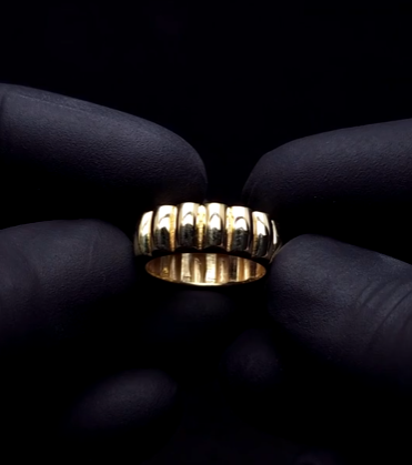 Wave Gold Band Ring