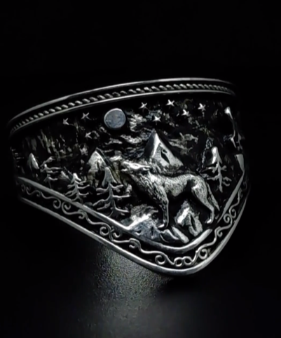 The Lunar Howl Ring